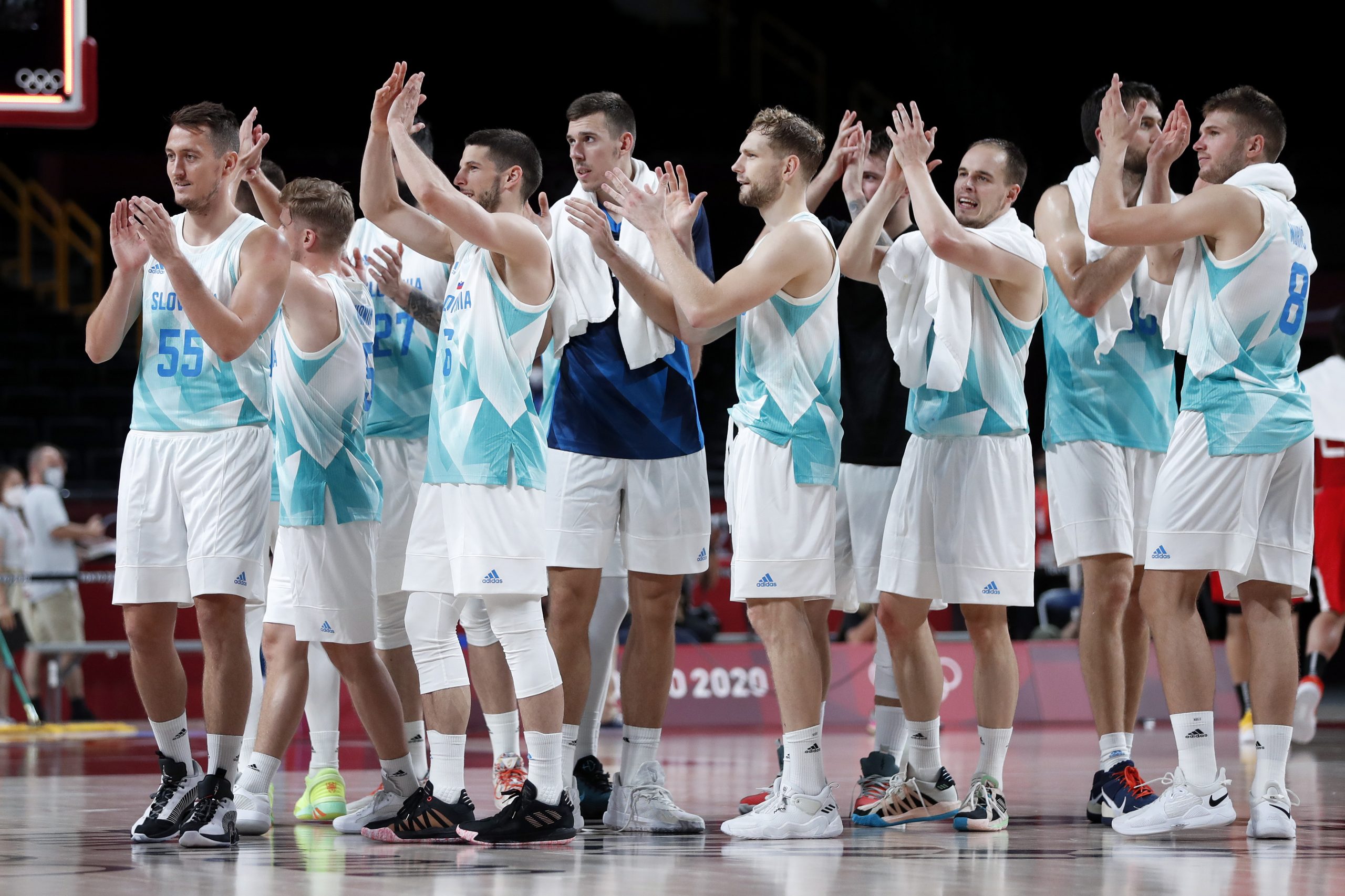 epa09375903 Players of Slovenia celebrate after the men's preliminary round Group C match against Japan during the Basketball events of the Tokyo 2020 Olympic Games at the Saitama Super Arena in Saitama, Japan, 29 July 2021.  EPA/KIYOSHI OTA