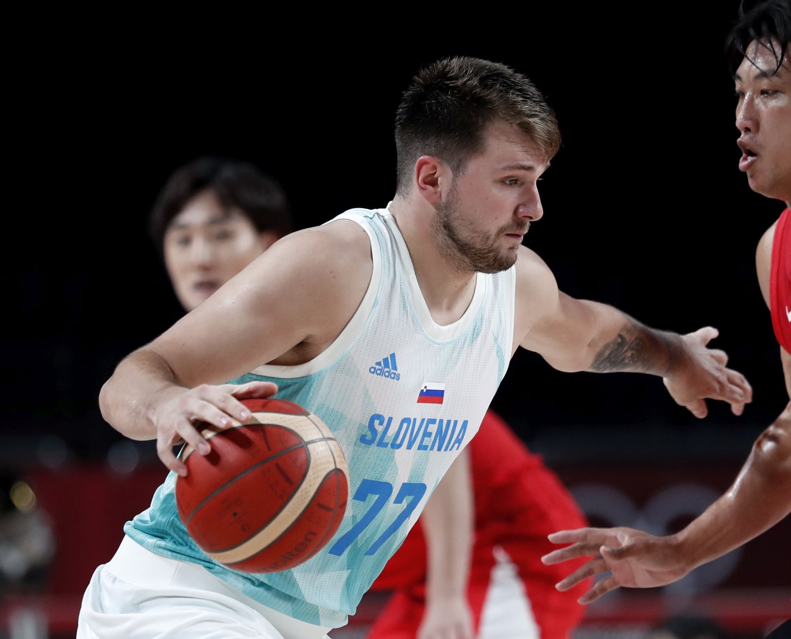 epa09375943 Luka Doncic (L) of Slovenia in action against Yudai Baba (R) of Japan in the men's preliminary round Group C match between Slovenia and Japan during the Basketball events of the Tokyo 2020 Olympic Games at the Saitama Super Arena in Saitama, Japan, 29 July 2021.  EPA/KIYOSHI OTA