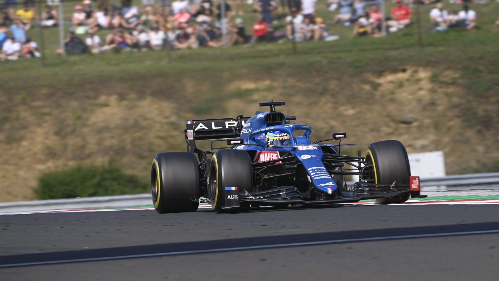 epa09386022 Spanish Formula One driver Fernando Alonso of the Alpine F1 Team in action during the Formula One Grand Prix of Hungary at the Hungaroring circuit in Mogyorod, near Budapest, Hungary, 01 August 2021.  EPA/Zoltan Balogh HUNGARY OUT