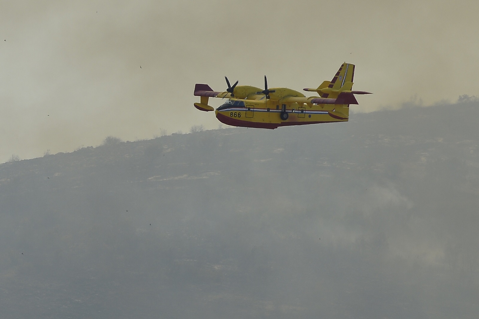 Trogir, 02.08.2021. - Oko 11 sati izbio je požar na području Segeta Gornjeg kod Trogira.
foto HINA/ Mario STRMOTIĆ/ ml
