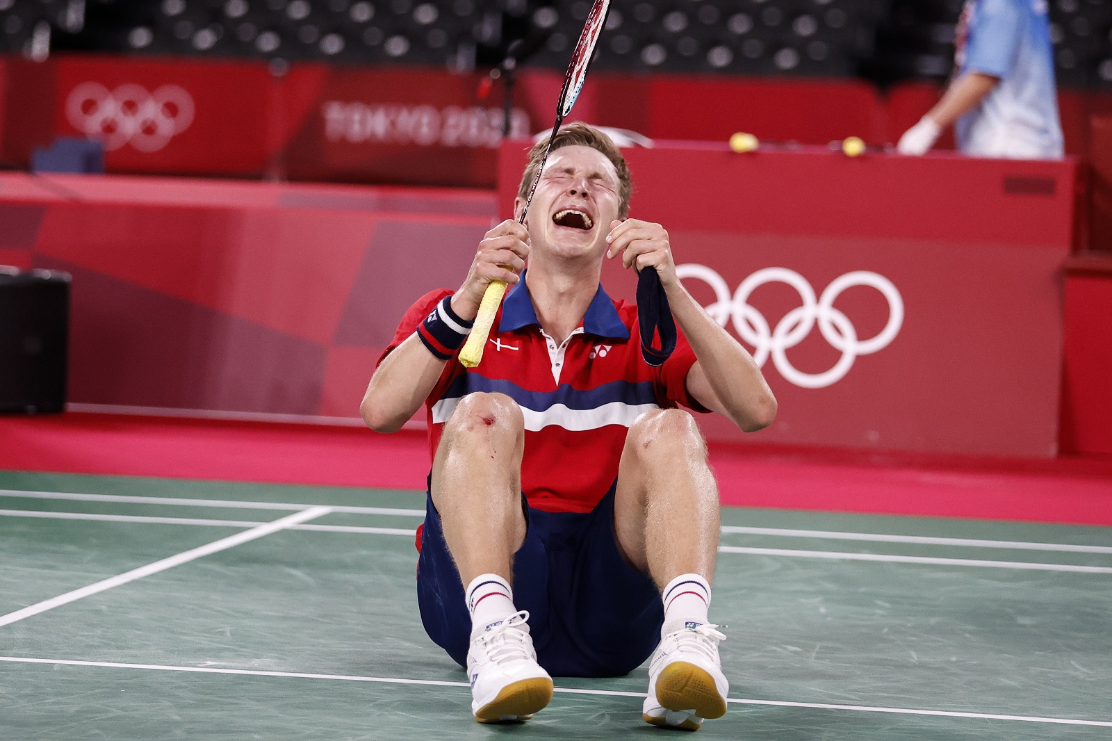 epa09388247 Viktor Axelsen of Denmark celebrates after winning his Men’s Singles gold medal match against Chen Long of China at the Badminton events of the Tokyo 2020 Olympic Games at the Musashino Forest Sport Plaza in Chofu, Tokyo, Japan, 02 August 2021.  EPA/MAST IRHAM