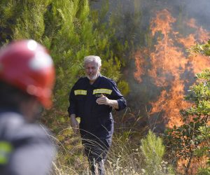 Trogir, 02.08.2021. - Oko 11 sati izbio je požar na podrucju Segeta Gornjeg kod Trogira. Na slici Ante Sanader. foto HINA/ Mario STRMOTIC/ ml