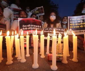 epa09395482 Indian Youth Congress activists hold candle light vigil in solidarity with a nine years old dalit girl who was allegedly raped and murdered, in New Delhi, India, 04 August 2021. Hundreds of activists gathered at Jantar Mantar in solidarity with a nine years old Dalit girl who was allegedly raped and murdered.  EPA/RAJAT GUPTA