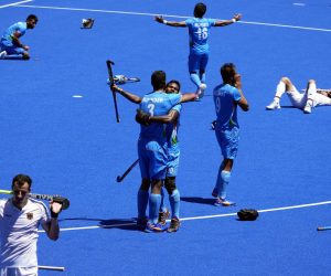 epa09396277 India (blue) and Germany players reacts after india defeated Germany in the Men's bronze medal match during the Field Hockey events of the Tokyo 2020 Olympic Games at the Oi Hockey Stadium in Tokyo, Japan, 05 August 2021.  EPA/FRANCK ROBICHON