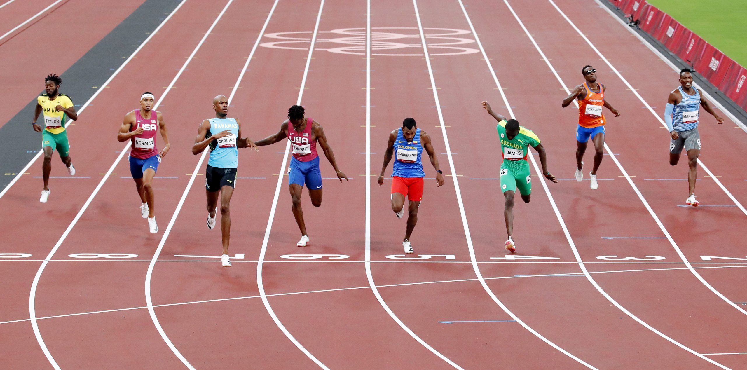 epa09397789 Steven Gardiner (3-L) of the Bahamas wins the Men's 400m final during the Athletics events of the Tokyo 2020 Olympic Games at the Olympic Stadium in Tokyo, Japan, 05 August 2021.  EPA/WU HONG