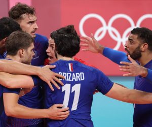 epa09398257 Members of the France men's volleyball team react winning a point during the third set of the men's seminfinal match between Argentina and France of the Volleyball events of the Tokyo 2020 Olympic Games, at Ariake Arena in Tokyo, Japan, 05 August 2021.  EPA/MICHAEL REYNOLDS