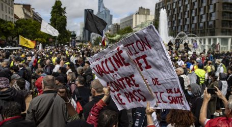 Francuzi na ulicama: Više od 100.000 ljudi prosvjedovalo protiv ograničavanja prava necijepljenih