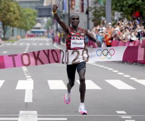 epa09404975 Eliud Kipchoge of Kenya reacts while crossing the finish line first to win the Gold medal in the Men's Marathon during the Athletics events of the Tokyo 2020 Olympic Games at the Odori Park in Sapporo, Japan, 08 August 2021.  EPA/KIMIMASA MAYAMA