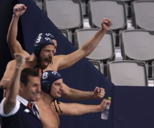 epa09405689 Players of Serbia celebrate during the Men's Water Polo Gold medal match between Greece and Serbia at the Tokyo 2020 Olympic Games at the Tatsumi Water Polo Centre in Tokyo, Japan, 08 August 2021.  EPA/PATRICK B. KRAEMER
