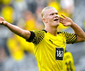 epa09413959 Dortmund's Erling Haaland celebrates after scoring the 3-1 lead during the German Bundesliga soccer match between Borussia Dortmund and Eintracht Frankfurt in Dortmund, Germany, 14 August 2021.  EPA/SASCHA STEINBACH CONDITIONS - ATTENTION: The DFL regulations prohibit any use of photographs as image sequences and/or quasi-video.