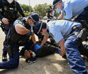 epa09422781 A protester is arrested by police during the 'National Rally for Peace, Freedom and Human Rights' anti-lockdown protest in Sydney, Australia, 21 August 2021. The lockdown in Sydney was extended until the end of September 2021 in an attempt to curb the spread of COVID-19.  EPA/Steven Saphore AUSTRALIA AND NEW ZEALAND OUT