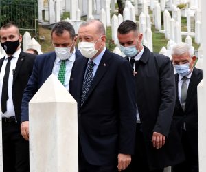 epa09432126 Turkish President Recep Tayyip Erdogan (C) and Member of the Bosnian Presidency Sefik Dzaferovic (R) at the Military Cemetery  Cemetery Kovaci, in Sarajevo, Bosnia and Herzegovina, 27 August 2021. Erdogan is currently on a one-day visit to Sarajevo.  EPA/FEHIM DEMIR