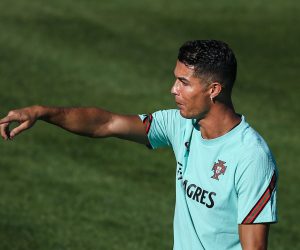 epa09437140 Portuguese national soccer player Cristiano Ronaldo (L) and Portugal head coach Fernando Santos (R) during a training session in Oeiras, on the outskirts of Lisbon, Portugal, 30 August 2021. Portugal will face Ireland in the FIFA World Cup 2022 qualifying soccer match on 01 September 2021.  EPA/RODRIGO ANTUNES