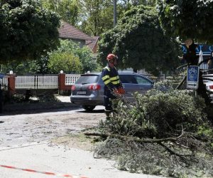 01.08.2021., Petrinja - Sanacija posljedica nevremena u Dugoj ulici. 
Photo: Edina Zuko/PIXSELL