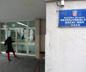 29.01.2010., Zadar - Dojava o bombi u srednjoskolskom djackom domu. 
Photo: Zeljko Mrsic/PIXSELL