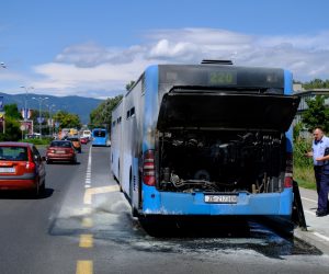 30.08.2021., Zagreb - Na Aveniji Veceslava Holjevac u Novom Zagrebu zapalio se autobus ZET-a. Photo: Slaven Branislav Babic/PIXSELL