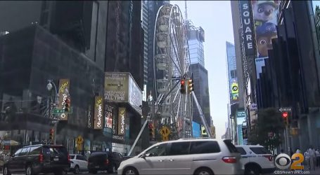 Na njujorškom Times Squareu postavljen vrtuljak, građani su oduševljeni