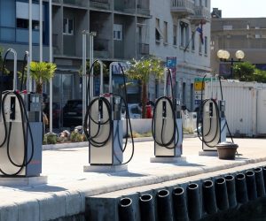 07.07.2021., Sibenik - Radovi na Ininoj benzinskoj crpki na obali privode se kraju.

Photo: Dusko Jaramaz/PIXSELL
