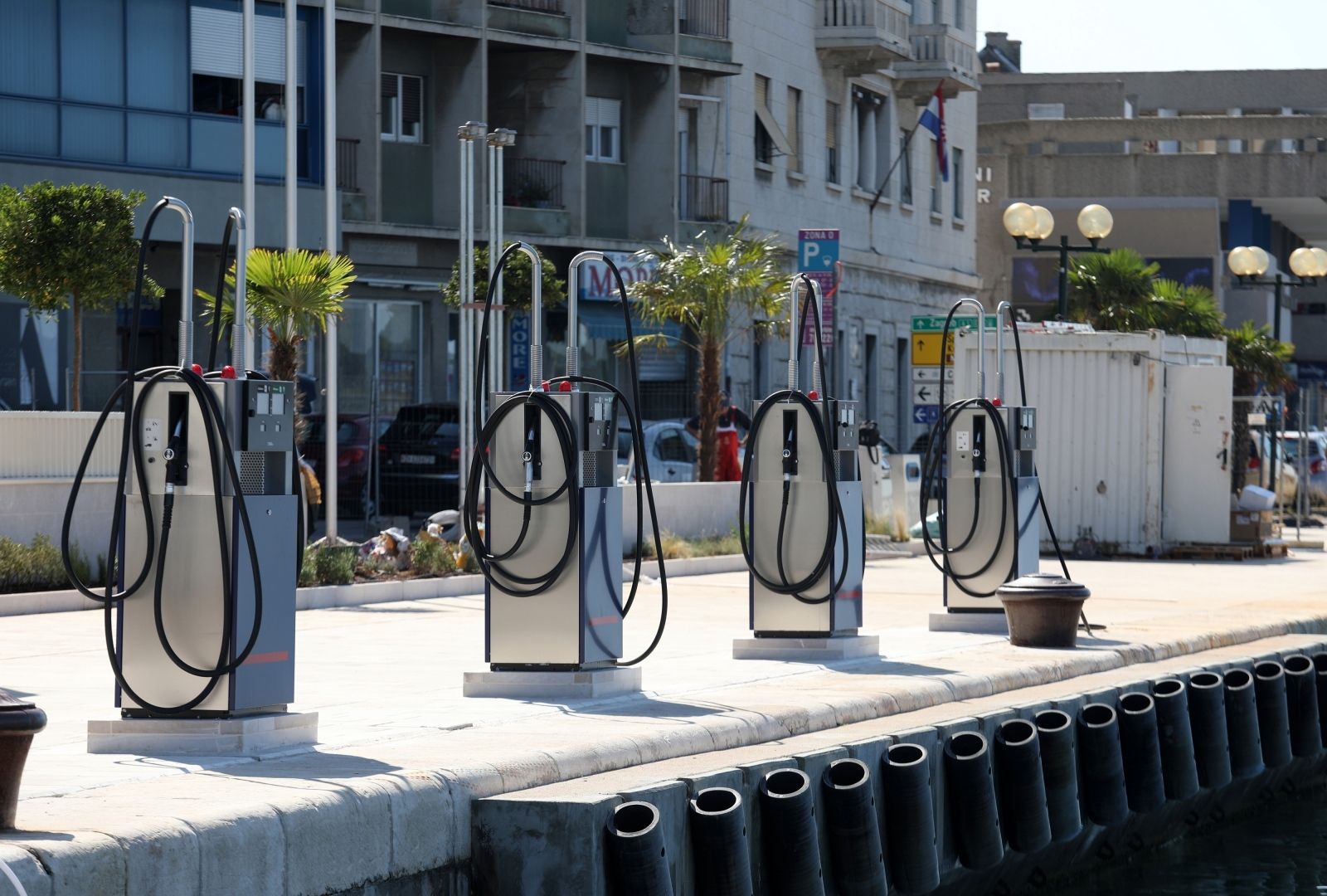 07.07.2021., Sibenik - Radovi na Ininoj benzinskoj crpki na obali privode se kraju.

Photo: Dusko Jaramaz/PIXSELL