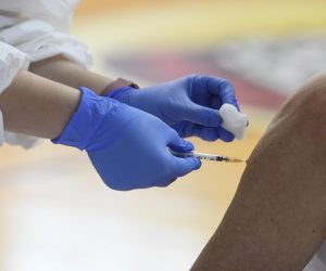 19.05.2021., Sibenik - I ovoga tjedna nastavlja se masovno cijepljenje protiv koronavirusa u sportskoj dvorani na Baldekinu.
Photo: Hrvoje Jelavic/PIXSELL