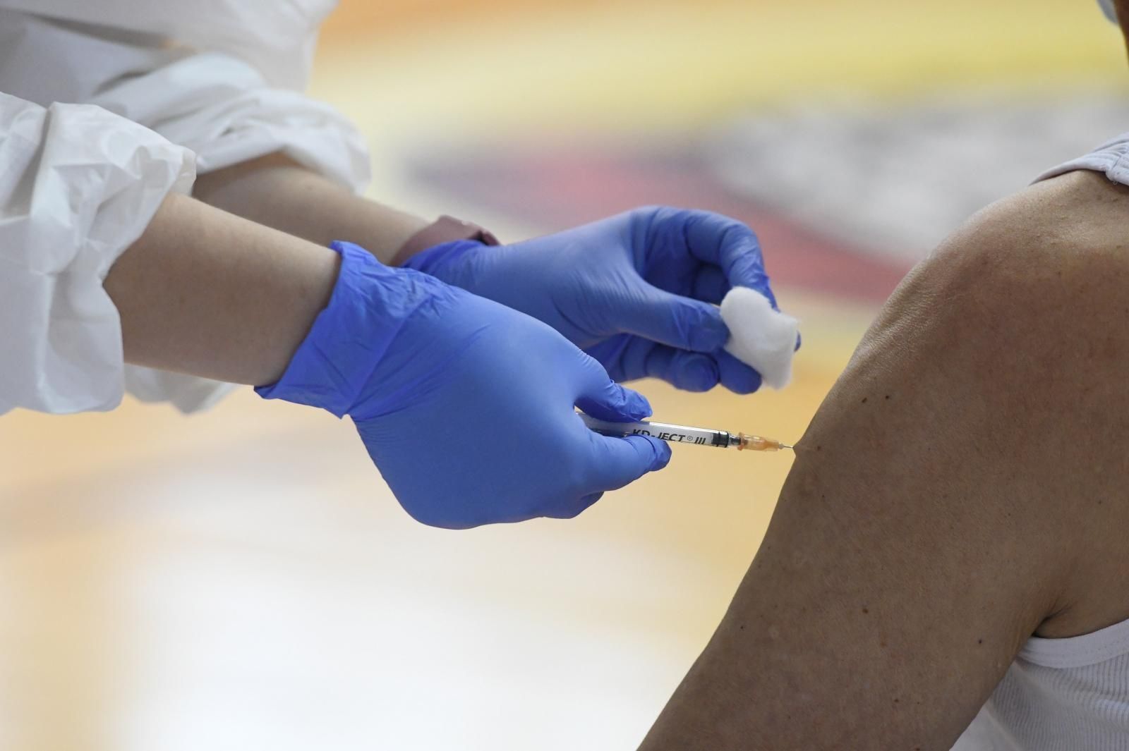 19.05.2021., Sibenik - I ovoga tjedna nastavlja se masovno cijepljenje protiv koronavirusa u sportskoj dvorani na Baldekinu.
Photo: Hrvoje Jelavic/PIXSELL
