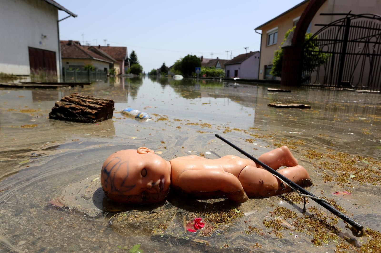 23.05.2014., Gunja - Obilazak opustosenog mjesta sest dana nakon poplave. 
Photo: Marko Mrkonjic/PIXSELL