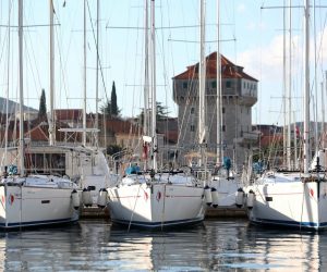 14.01.2016., Marina kod Trogira-  Marinska kula i brodovi u lucici Agana.
Photo: Miranda Cikotic/PIXSELL