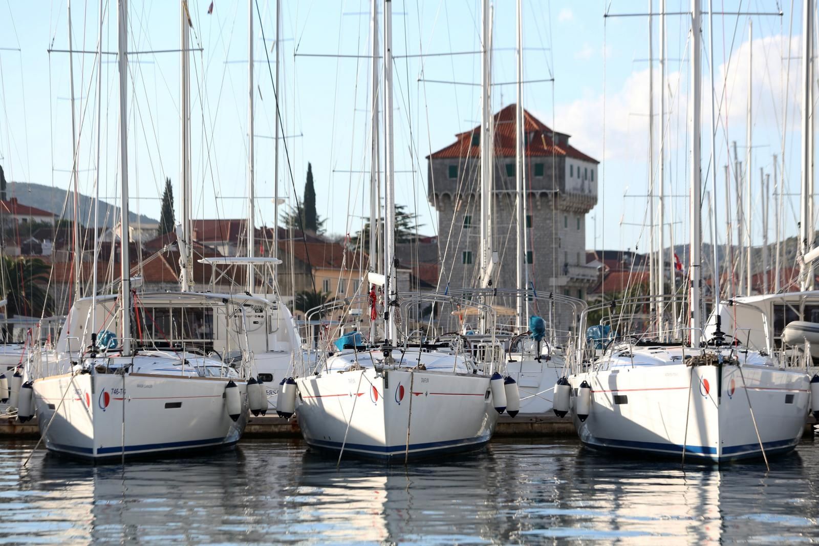 14.01.2016., Marina kod Trogira-  Marinska kula i brodovi u lucici Agana.
Photo: Miranda Cikotic/PIXSELL