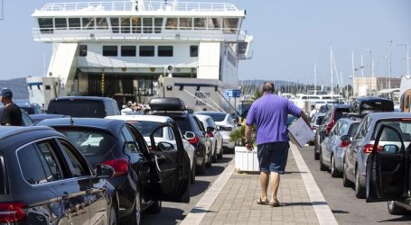 Unatoč lošem vremenu u Splitu za vikend 120 tisuća putnika