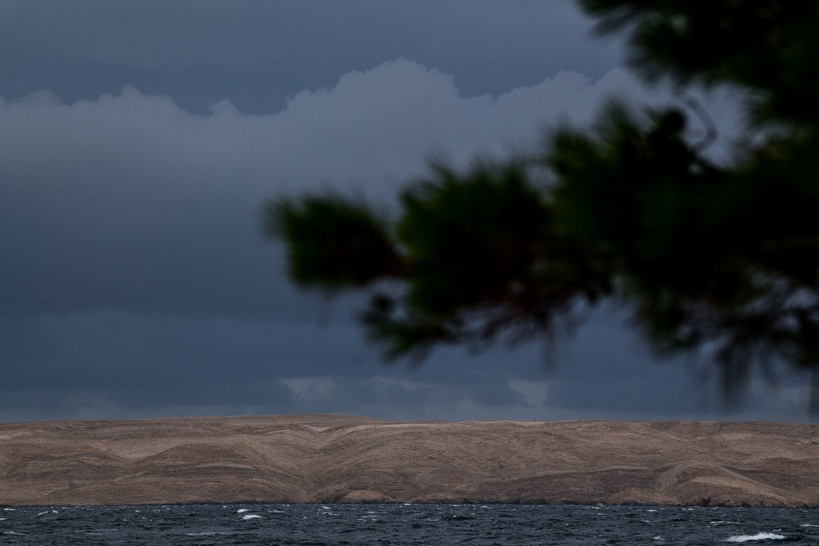 12.08.2020., Otok Pag - Velebitski kanal je morski kanal u Jadranskom moru. Dug je 144 km, s dubinom do 106 m. Podvelebitski kanal karakteristican je po snaznim udarima bure, cije strujanje nerijetko ometa i normalnu pomorsku plovidbu. Photo: Sandra Simunovic/PIXSELL