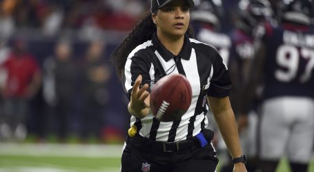 Maia Chaka se upisala u povijest kao prva crna žena koja je sudila utakmicu NFL lige