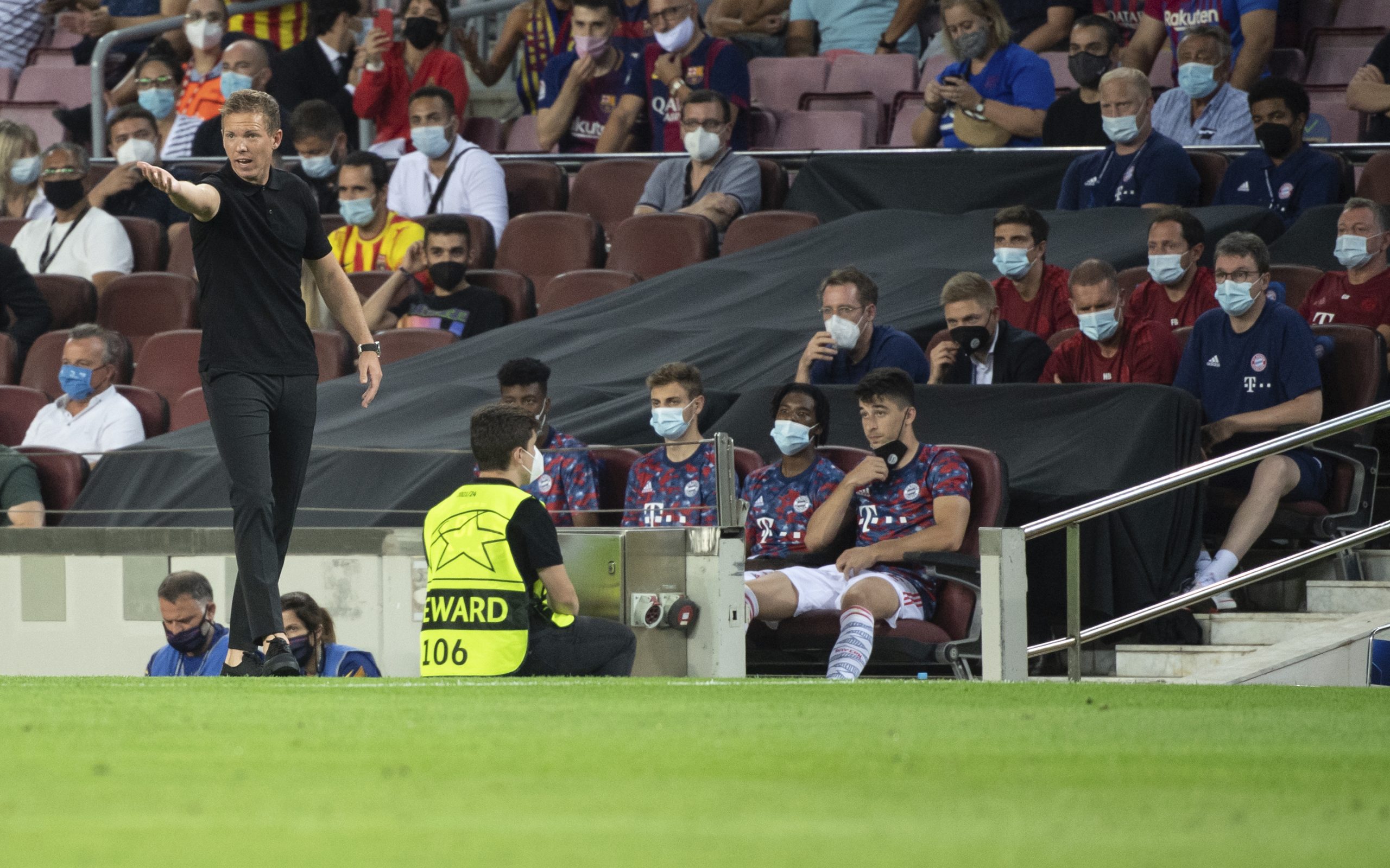 14 September 2021, Spain, Barcelona: Football: Champions League, FC Barcelona - Bayern Munich, Group Stage, Group E, Matchday 1, Camp Nou. Coach Julian Nagelsmann from Munich follows the match from the sidelines. Photo by: Sven Hoppe/picture-alliance/dpa/AP Images