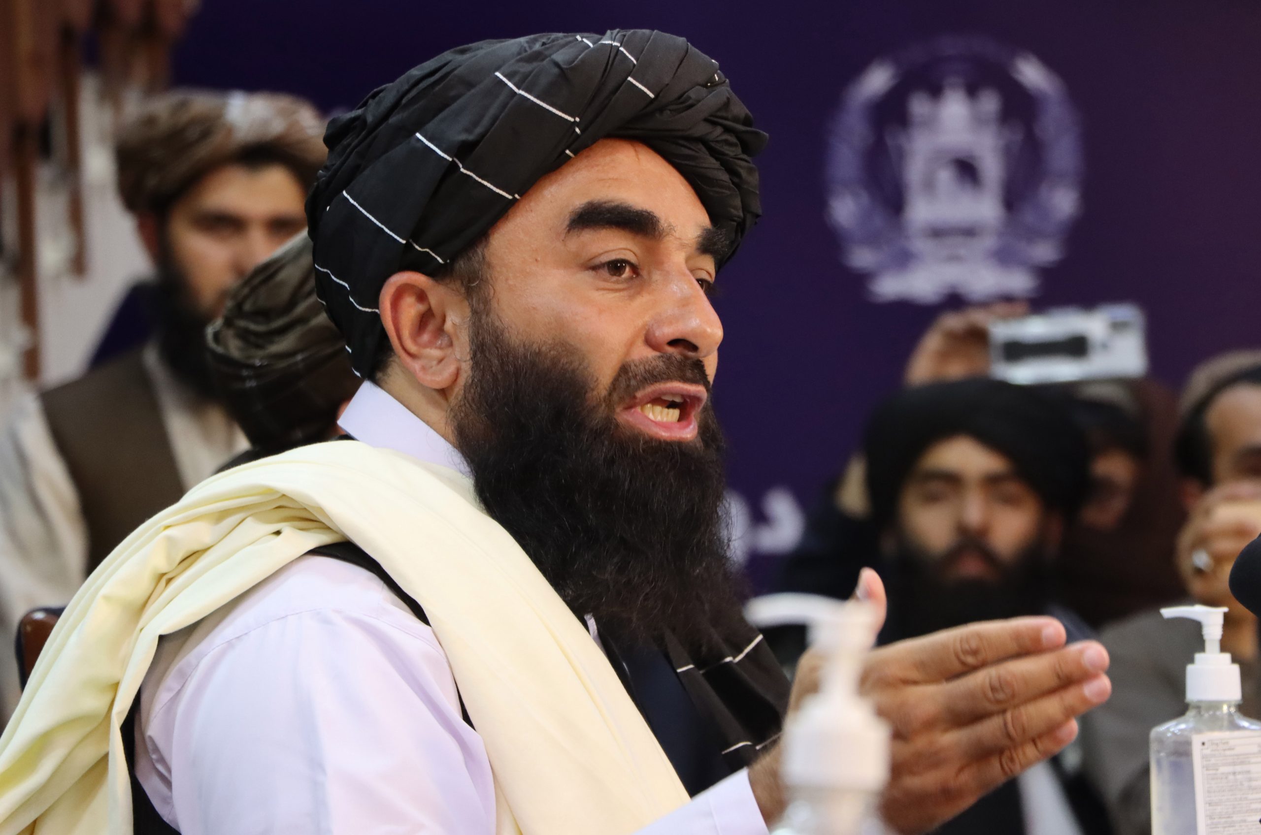 epa09418132 Zabihullah Mujahid, Taliban spokesman talks with journalists during a press conference in Kabul, Afghanistan, 17 August 2021. The new Taliban leadership that swept to power in Afghanistan has said it would not seek revenge against those who had fought against it and would protect the rights of Afghan women within the rules of Sharia law. Mujahid added the Taliban would work to avoid any return to conflict or for Afghanistan to become a hub for terrorism that would threaten other countries in the region.  EPA/STRINGER