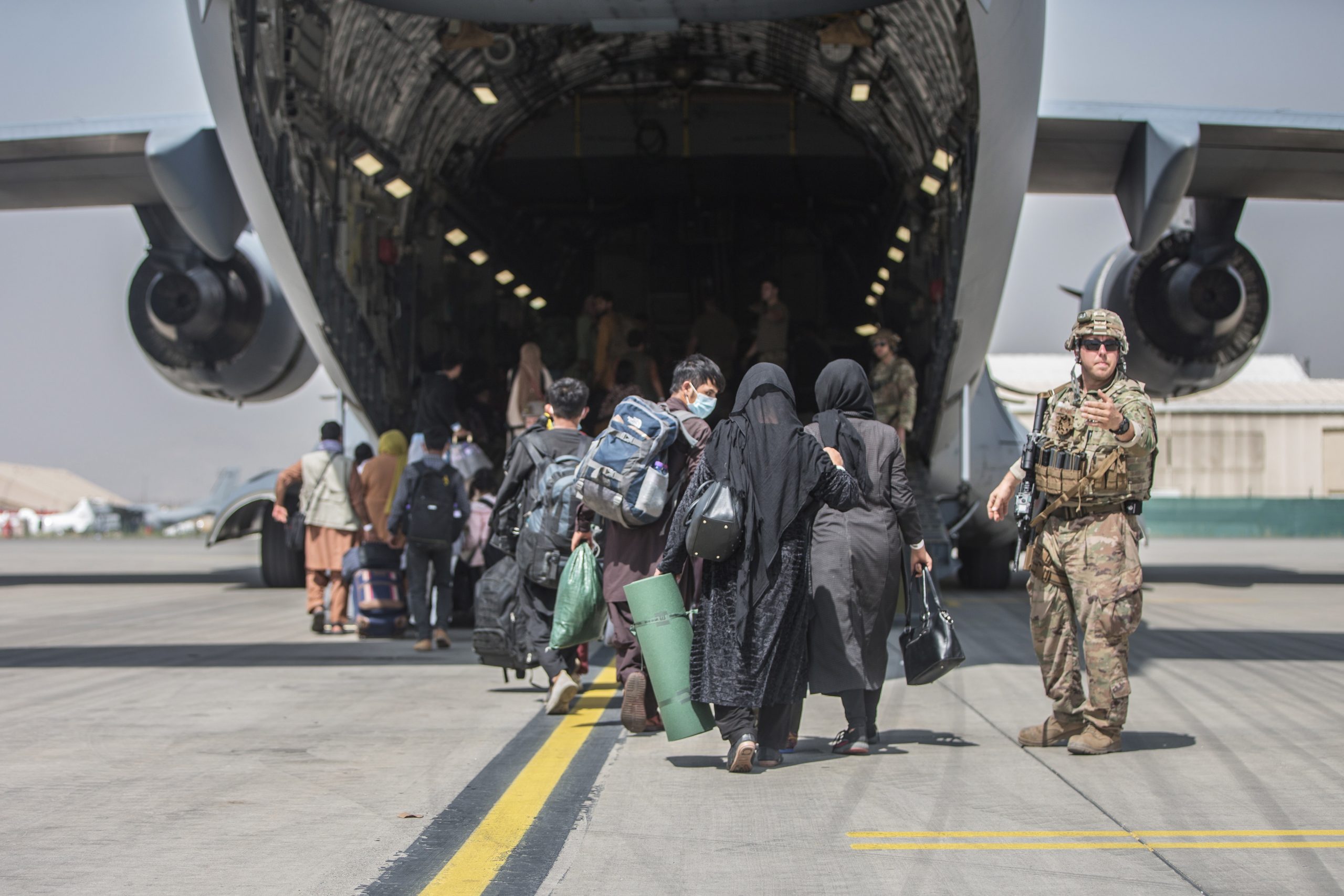 epa09427819 A handout photo made available by the US Marine Corps via DVIDS showing families begin to board a US Air Force Boeing C-17 Globemaster III during an evacuation at Hamid Karzai International Airport, Kabul, Afghanistan, 23 August 2021. US service members are assisting the Department of State with an orderly drawdown of designated personnel in Afghanistan.  EPA/Sgt. Samuel Ruiz / US Marine Corps via DVIDS / HANDOUT Released

Maj. John Rigsbee

U.S. Central Command Public Affairs

John.j.rigsbee.mil@mail.mil

(813) 529-0214

via DVIDS HANDOUT EDITORIAL USE ONLY/NO SALES
