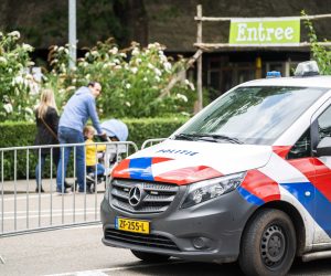 epa09436785 Visitors pass a police vehicle at Amersfoort Zoo where a wolf escaped and is on the loose, in Amersfoort, the Netherlands, 30 August 2021. Visitors to the zoo were called to enter via the park's public address system and via a Burgernet message.  EPA/JEROEN JUMELET