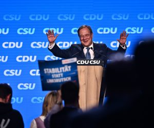 epa09485995 Christian Democratic Union (CDU) party chairman and top candidate for the upcoming federal elections Armin Laschet speaks during the election campaign closing of the CDU and CSU in Munich, Germany, 24 September 2021. The election for the 20th German Bundestag will take place on 26 September 2021.  EPA/LUKAS BARTH-TUTTAS / POOL