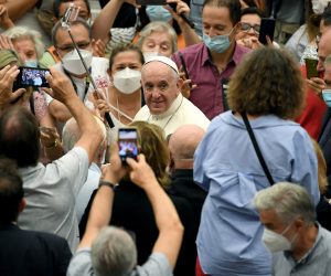epa09494909 Pope Francis (R), greets the faithful as he leaves the weekly general audience in Paolo VI Hall, Vatican City, 29 September 2021.  EPA/ETTORE FERRARI