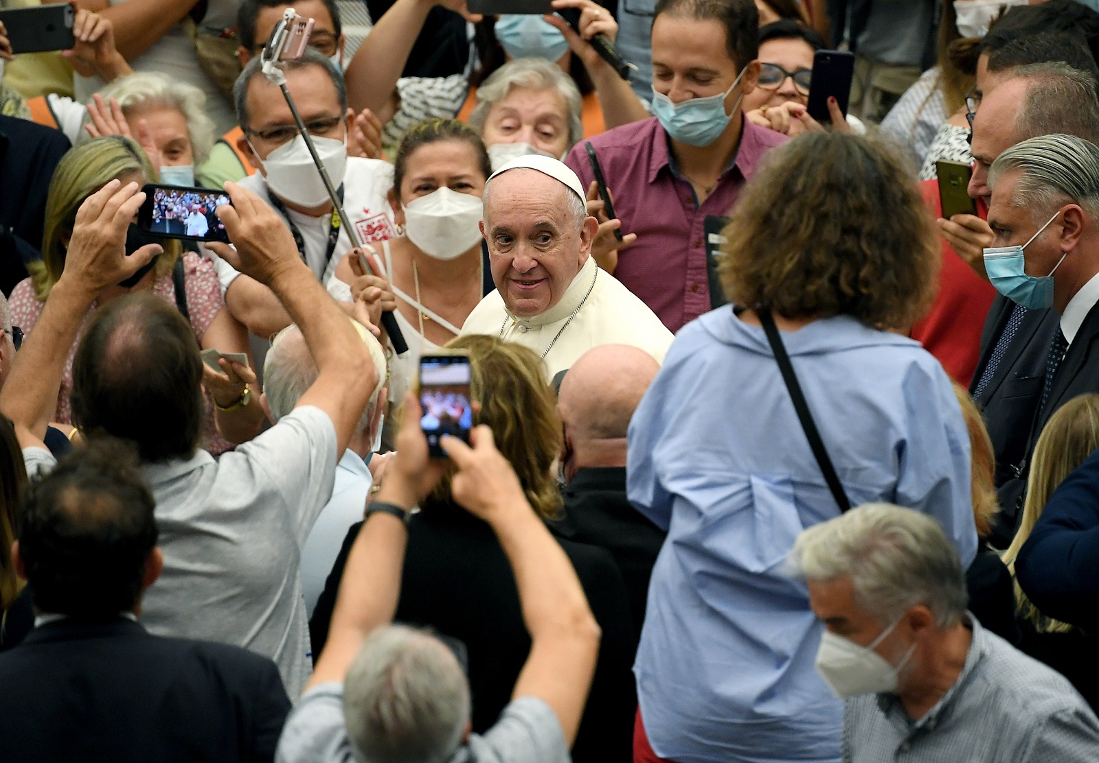 epa09494909 Pope Francis (R), greets the faithful as he leaves the weekly general audience in Paolo VI Hall, Vatican City, 29 September 2021.  EPA/ETTORE FERRARI