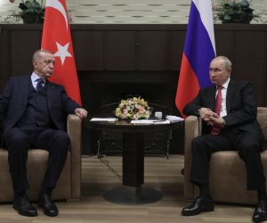 epa09495223 Russian President Vladimir Putin (R) speaks with Turkish President Recep Tayyip Erdogan during their meeting at the Bocharov Ruchei residence in Sochi, Russia, 28 September 2021. According to Vladimir Putin, Russia and Turkey have not already compensated for all the losses in trade during the pandemic year and even increased it. The Russian President noted the successful cooperation of the two countries in Syria and Libya. Also, according to him, Turkey's influence on the situation contributes to reconciliation in Karabakh.  EPA/VLADIMIR SMIRNOV/ SPUTNIK / KREMLIN POOL MANDATORY CREDIT