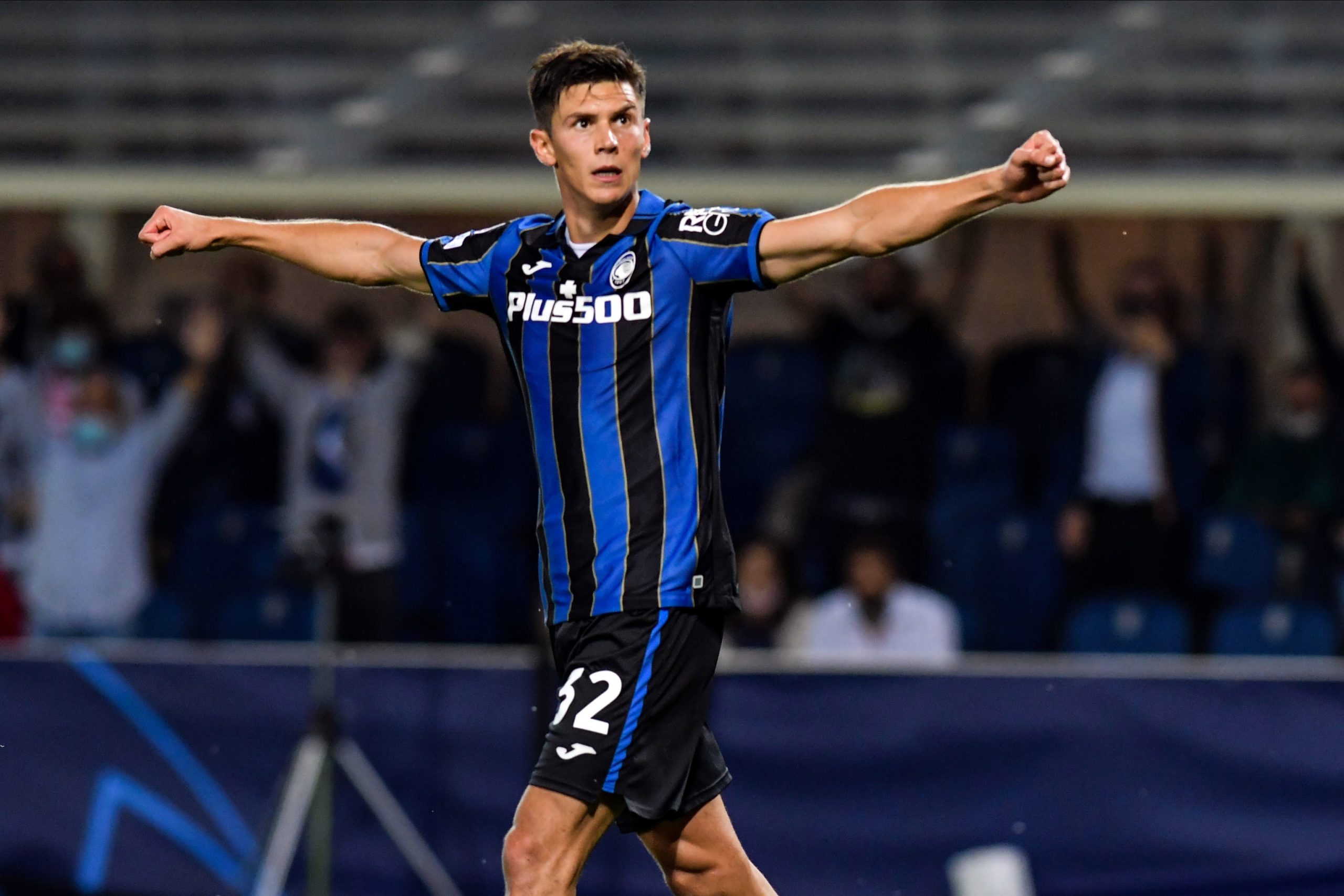 epa09495978 Atalanta's Matteo Pessina celebrates after scoring the 1-0 goal during the UEFA Champions League group F soccer match between Atalanta B.C. and BSC Young Boys at the Gewiss Stadium in Bergamo, Italy, 29 September 2021.  EPA/PAOLO MAGNI