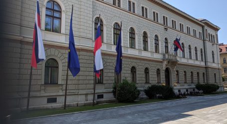 Do 1. listopada svi slovenski državni službenici moraju imati dokaz o cijepljenju