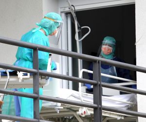 10.12.2020., Sibenik - U sibenskoj bolnici u posljednja dva dana zabiljezeno je veliko povecanje bolesnika oboljelih od koronavirusa. 
Photo: Dusko Jaramaz/PIXSELL