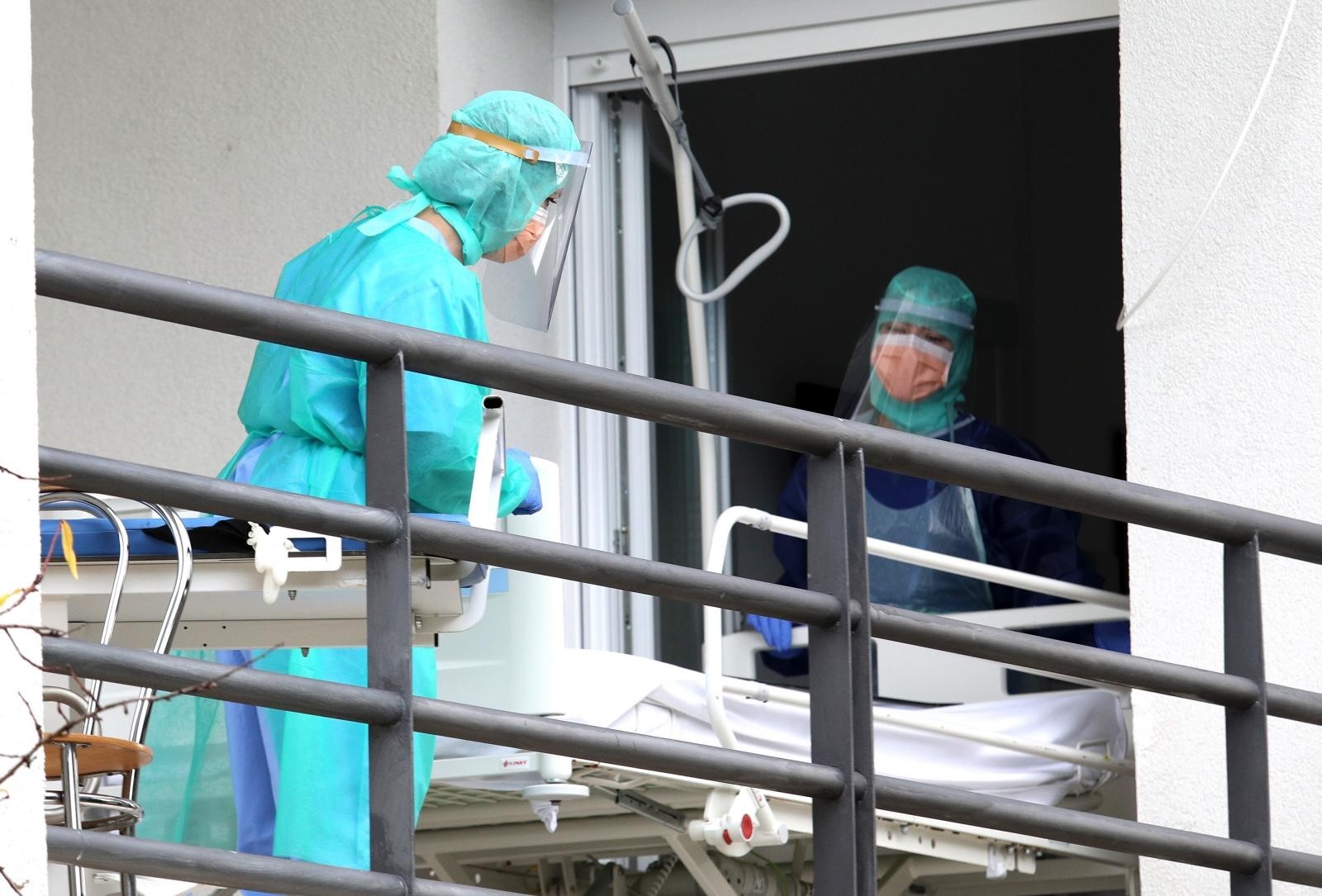 10.12.2020., Sibenik - U sibenskoj bolnici u posljednja dva dana zabiljezeno je veliko povecanje bolesnika oboljelih od koronavirusa. 
Photo: Dusko Jaramaz/PIXSELL