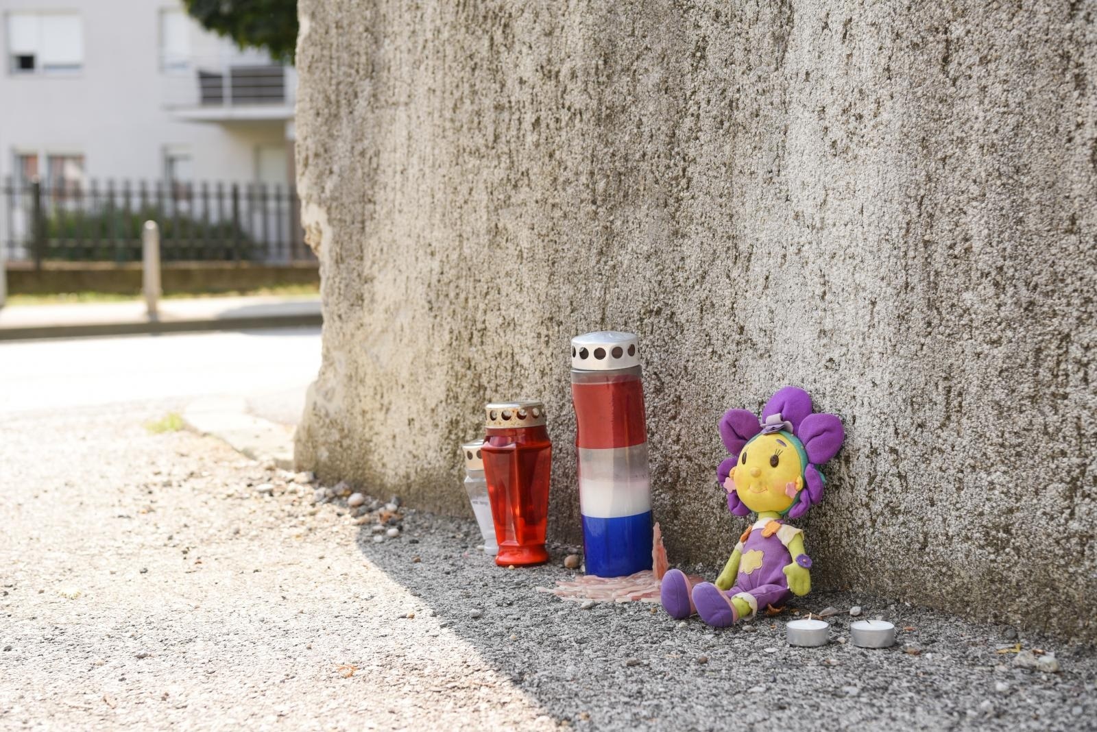 26.09.2021., Zagreb - Ulaz na adresi Mlinovi 178 u kojemu je ubijeno troje djece. Photo: Bruno Fantulin/PIXSELL