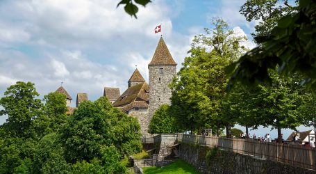 Švicarska zbog rasta zaraze uvodi covid potvrde za teretane i ugostiteljske objekte