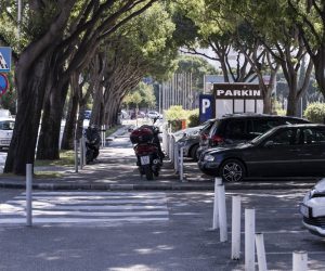 10.09.2021., Split - Novi pjesacki prijelaz koji je napravljen nakon sto su uklonjeni stupici koji su branili ulazak na parking.
Photo: Milan Sabic/PIXSELL