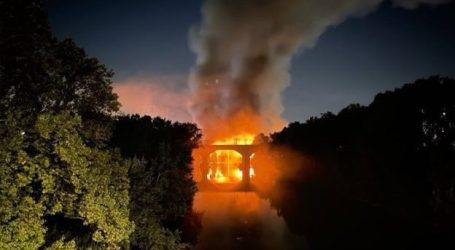 U velikom požaru stradao slavni “Željezni most” iz 19.stoljeća, dijelovi su se urušili u rijeku
