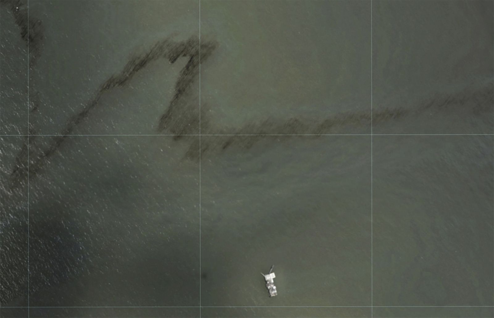 epa09450377 A handout photo made available by the National Oceanic and Atmospheric Administration (NOAA) reportedly shows an oil slick moving near an offshore oil platform in the Gulf of Mexico near Port Fouchon, Louisiana, USA, 01 September 2021 (Issued 05 September 2021). According to the US Coast Guard, the oil was first seen after Hurricane Ida passed through the area and is believed to leaking be from an undersea pipeline.  EPA/NATIONAL OCEANIC AND ATMOSPHERIC ADMINISTRATION / HANDOUT  HANDOUT EDITORIAL USE ONLY/NO SALES