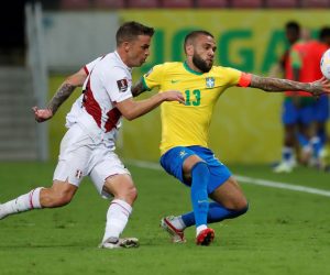 epa09458852 Brazil's Dani Alves (R) in action against Peru's Anderson Santamaria during a South American qualifiers match for the Qatar 2022 World Cup between Brazil and Peru at the Arena Pernambuco in Recife, Brazil, 09 September 2021.  EPA/Antonio Lacerda