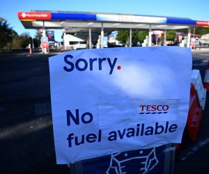 epa09494923 A Tesco garage that closed after running out of fuel, in Friern Barnet in London, Britain, 29 September 2021. A shortage of lorry drivers and panic buying has led to fuel shortages in forecourts and petrol stations across the country.  EPA/NEIL HALL